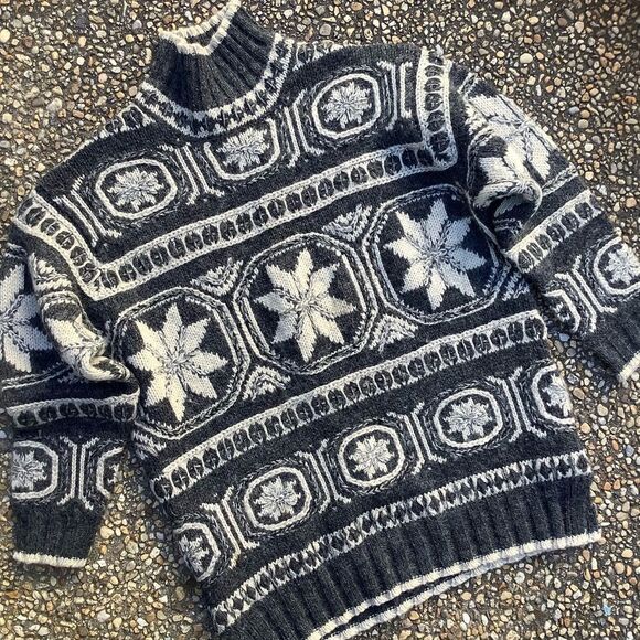 The Limited Sweaters - Vintage 1980s the Limited chunky knit gray & white snowflake sweater ski snow M